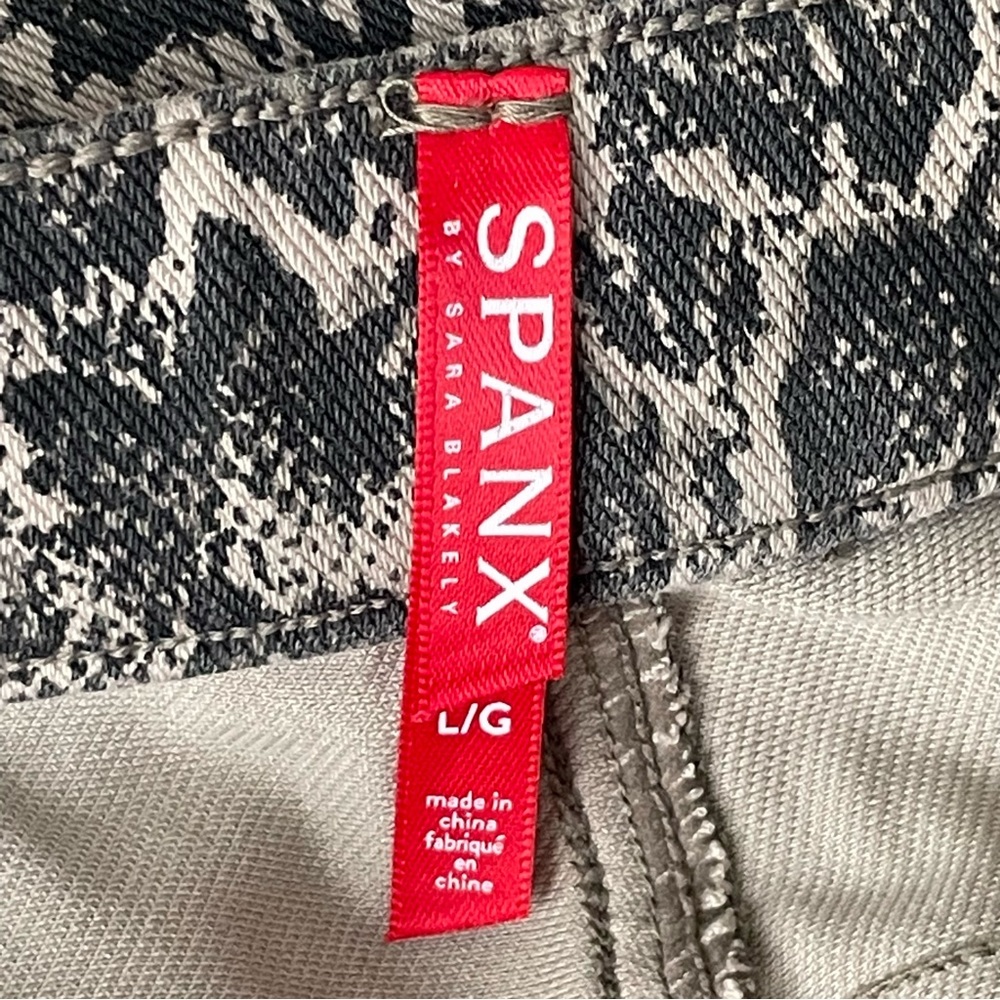 SPANX Snake Print Leggings in Gray and Black - Picture 9 of 11